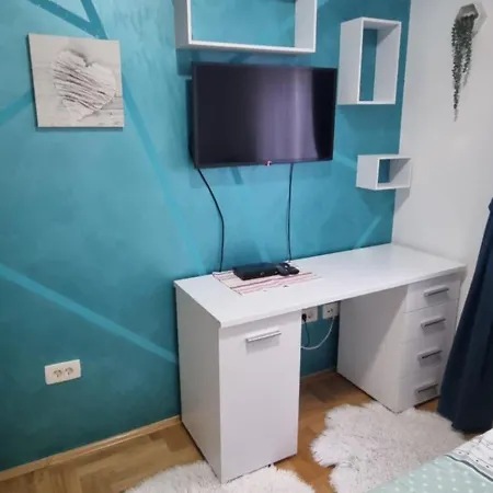 Three Bedroom Lejlighed *