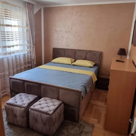 Three Bedroom Lejlighed Budva