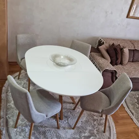 Three Bedroom Lejlighed Budva