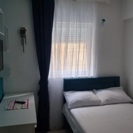 Three Bedroom Lejlighed *